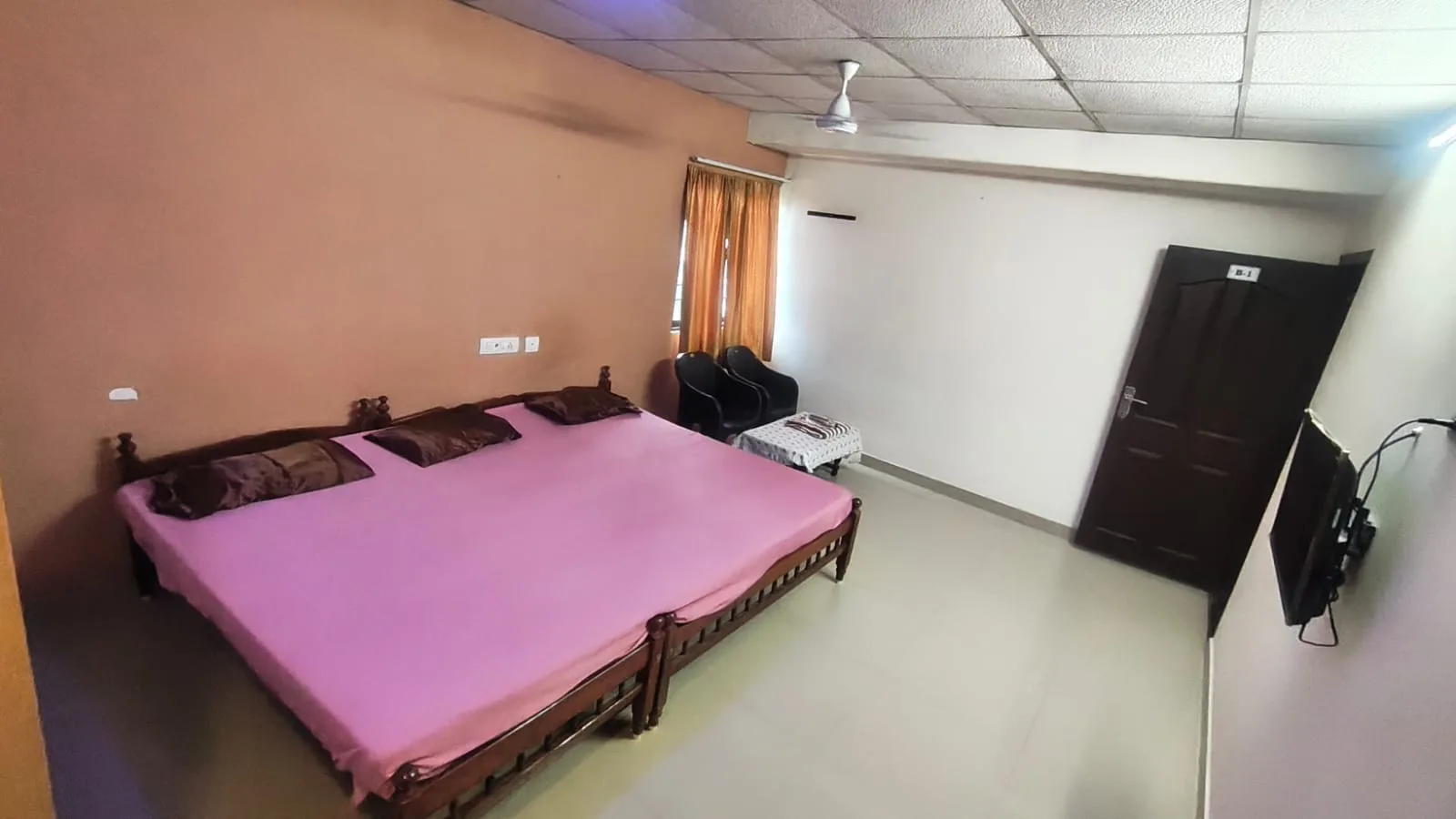 3 Person Room